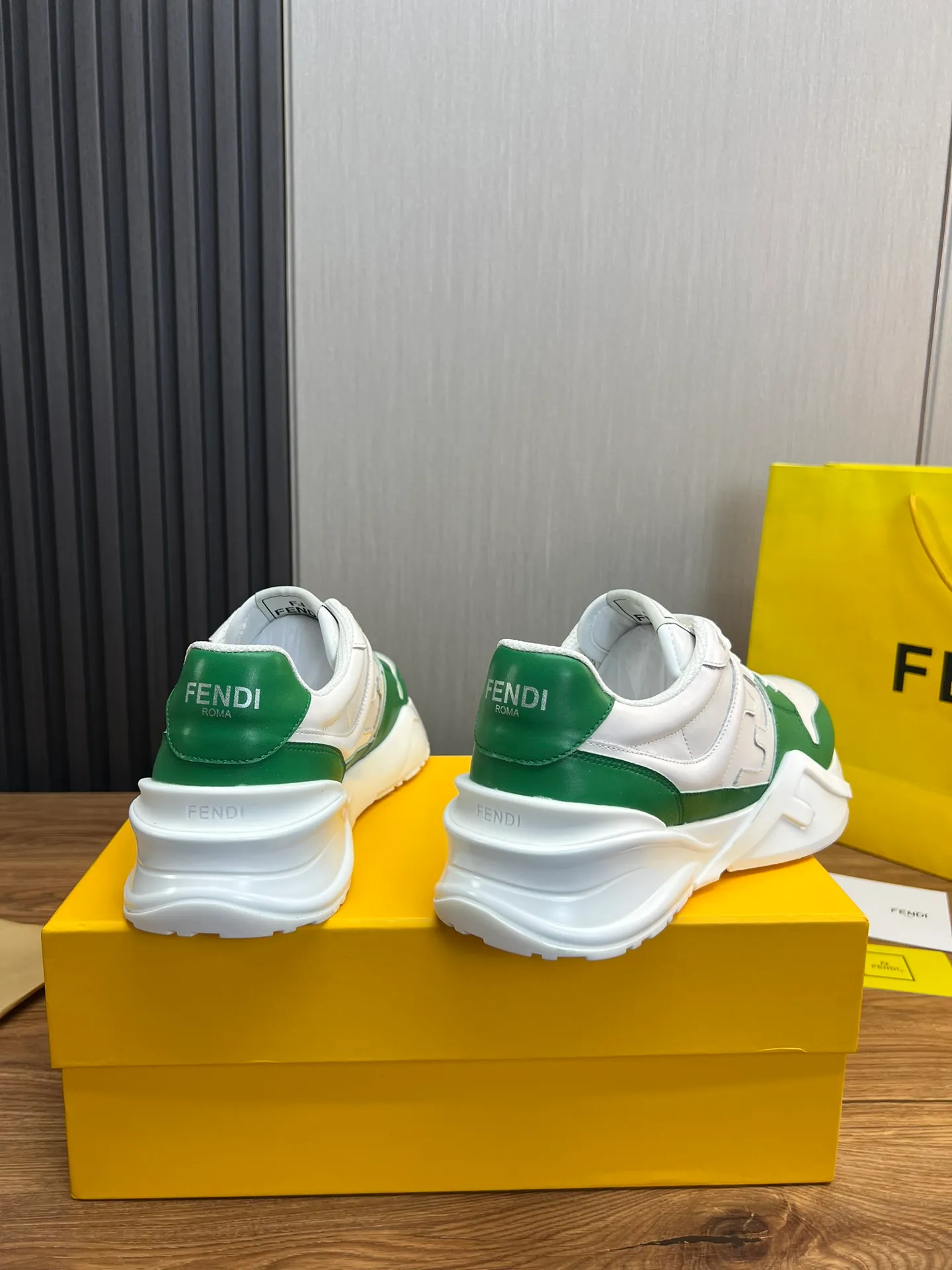 Men's shoes 💰520💰 Fendi [Fendi] hot style is on the market 🔥Fashionable casual men's shoes 🔱 Made of original cowhide + breathable mesh lining + sheepskin feet, perfect shape, top quality, you deserve it 🔜Original outsole, ultra-light, non-slip and wear-resistant 👣 Standard size 38-44 (customized in 45)